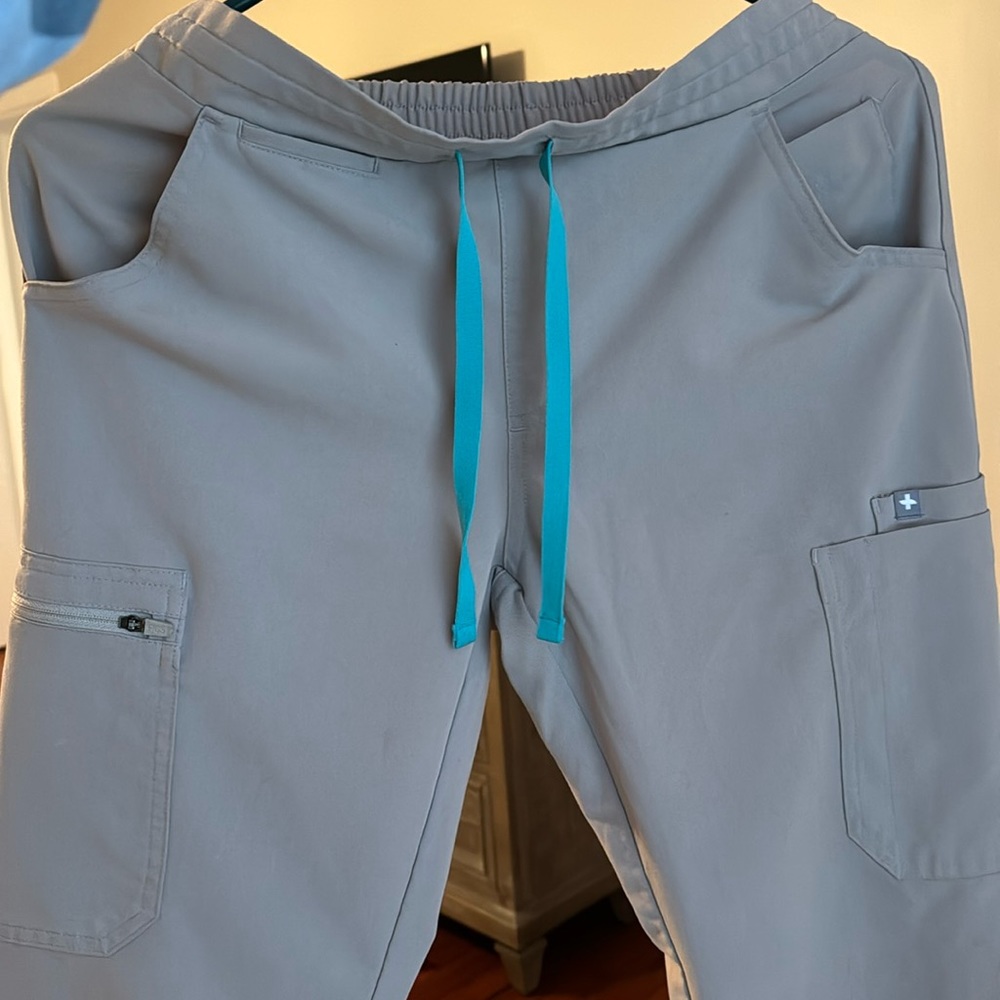 Xsmall Figs scrub set in the color bolder